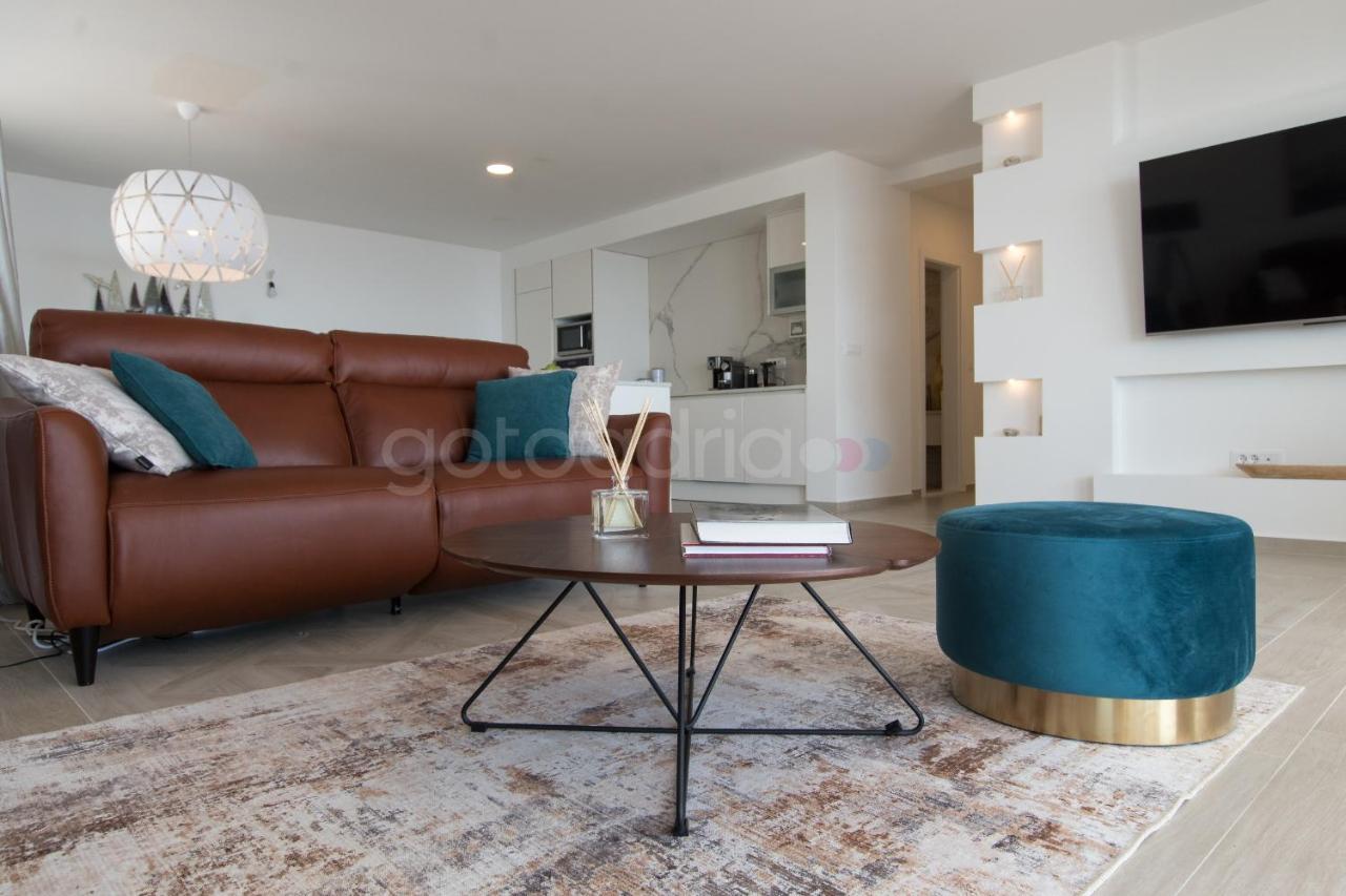Smaragd - Opal - Luxury With Shared Pool And Private Hot Tub Apartament *