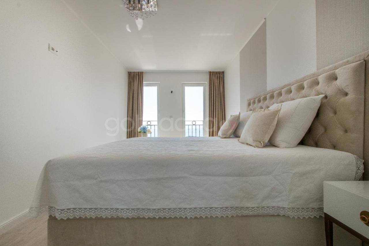 Smaragd - Opal - Luxury With Shared Pool And Private Hot Tub * Makarska