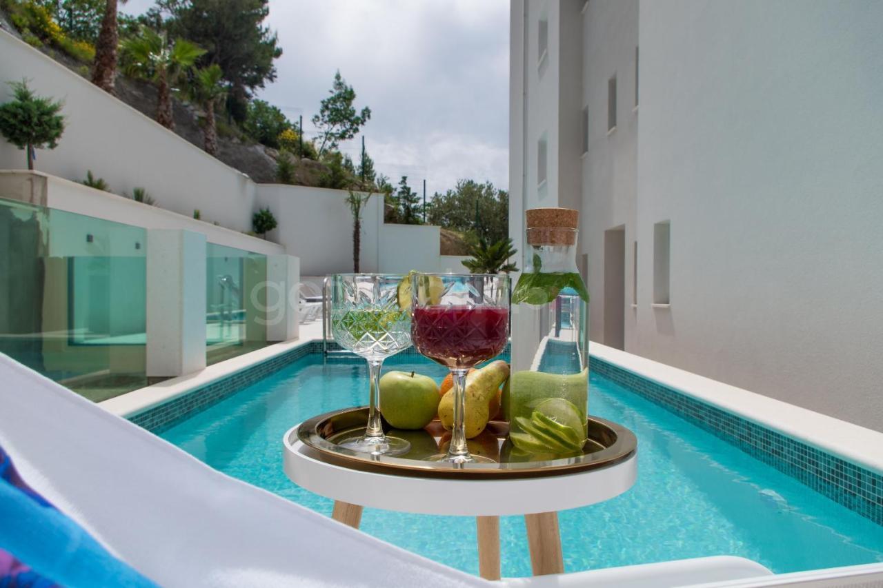 Smaragd - Opal - Luxury With Shared Pool And Private Hot Tub Apartament Makarska