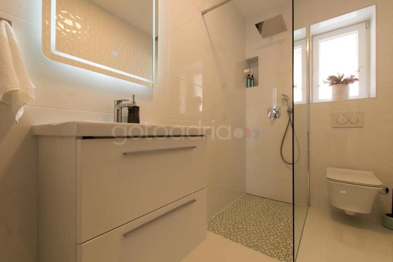 Smaragd - Opal - Luxury With Shared Pool And Private Hot Tub